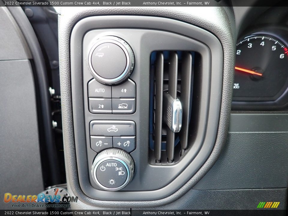 Controls of 2022 Chevrolet Silverado 1500 Custom Crew Cab 4x4 Photo #17