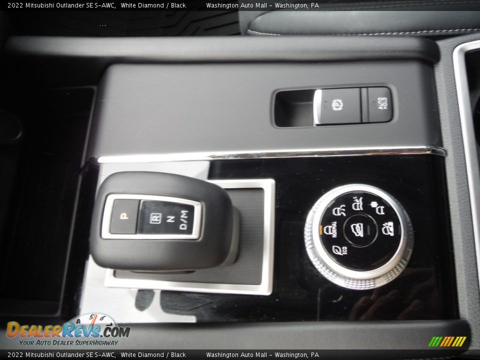 2022 Mitsubishi Outlander SE S-AWC Shifter Photo #16