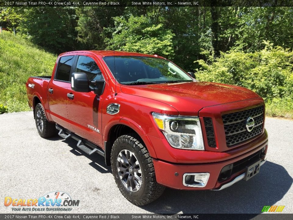 Front 3/4 View of 2017 Nissan Titan PRO-4X Crew Cab 4x4 Photo #5