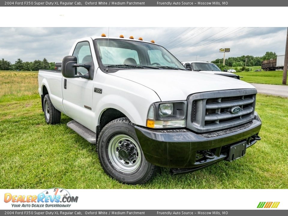 Front 3/4 View of 2004 Ford F350 Super Duty XL Regular Cab Photo #1