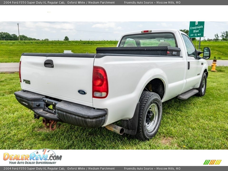 2004 Ford F350 Super Duty XL Regular Cab Oxford White / Medium Parchment Photo #4