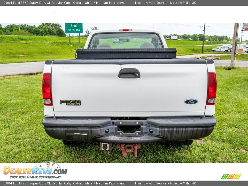 2004 Ford F350 Super Duty XL Regular Cab Oxford White / Medium Parchment Photo #5