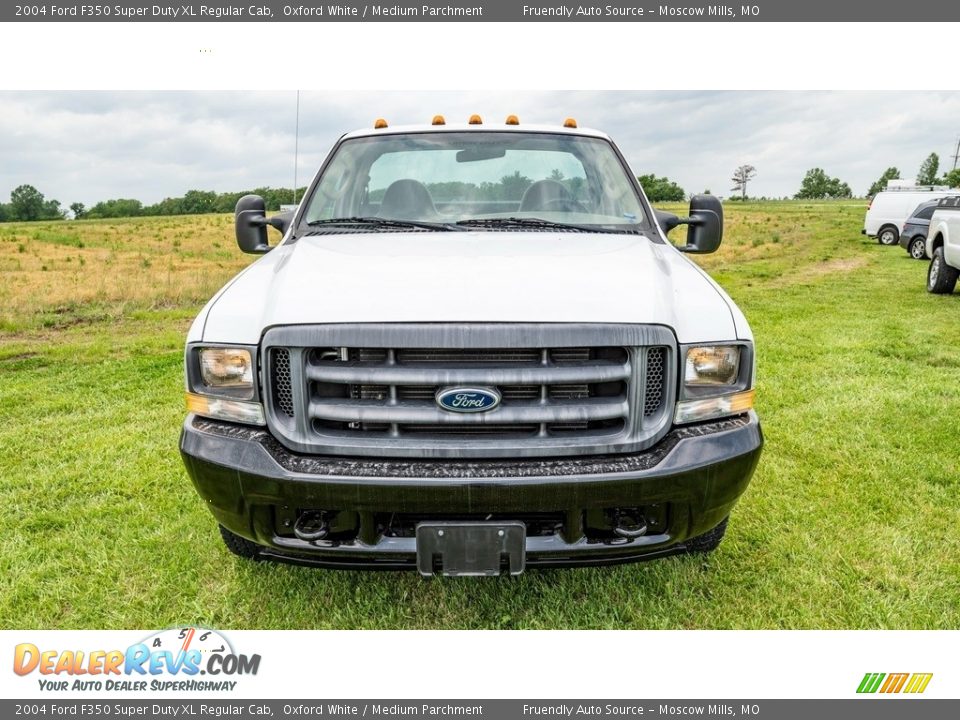 2004 Ford F350 Super Duty XL Regular Cab Oxford White / Medium Parchment Photo #9