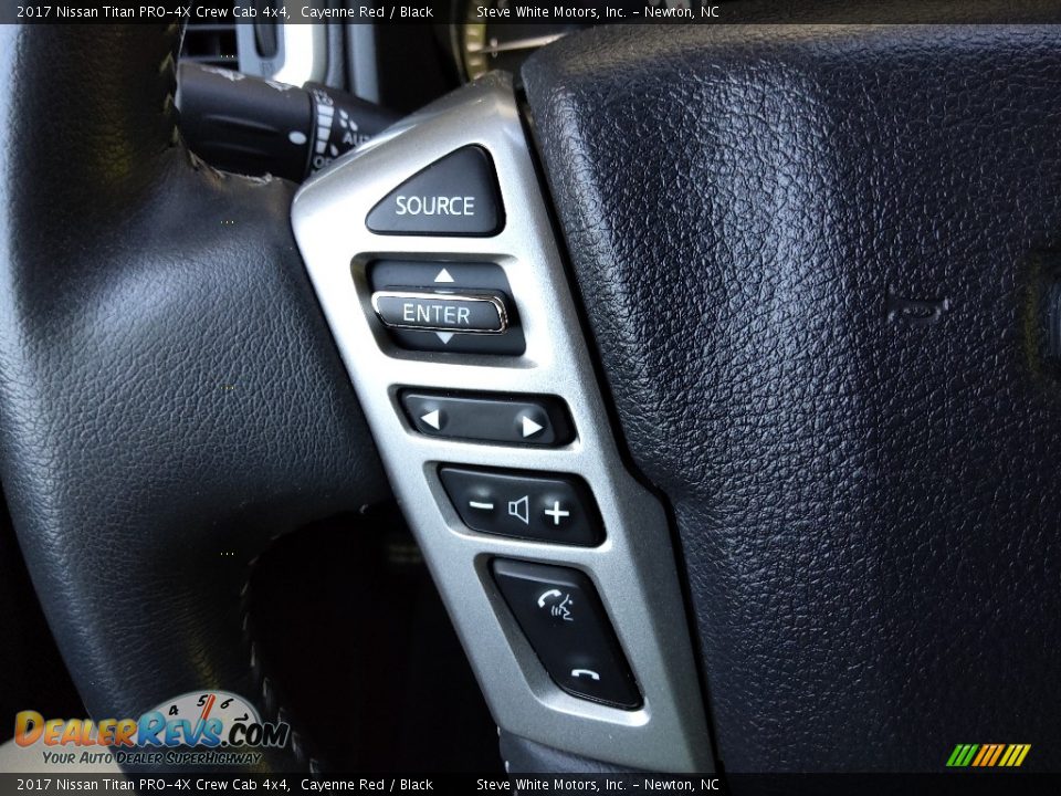 2017 Nissan Titan PRO-4X Crew Cab 4x4 Steering Wheel Photo #18