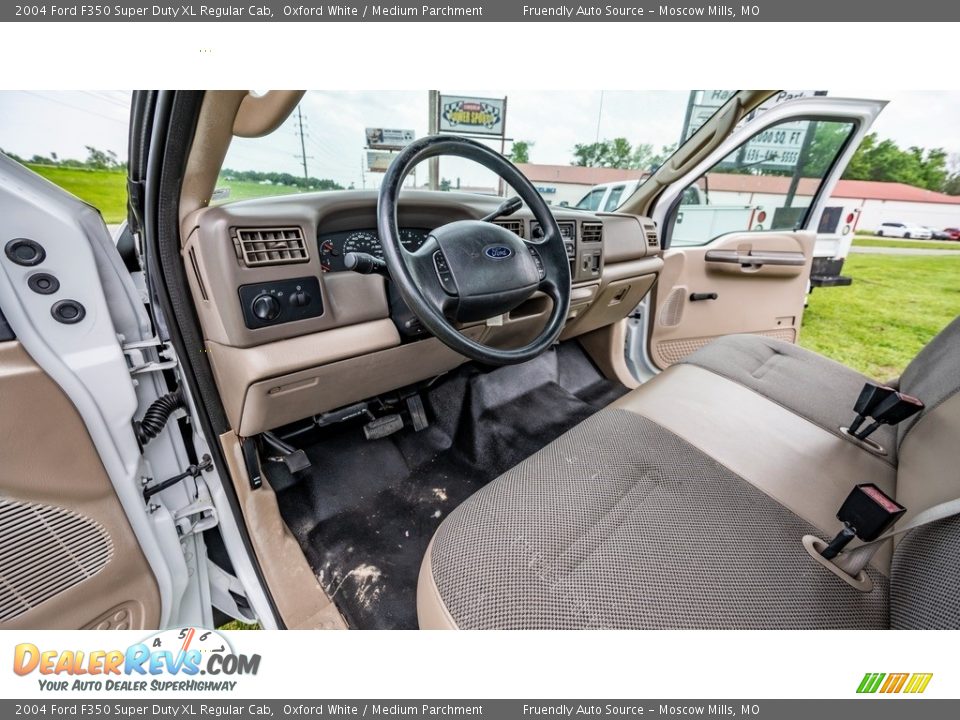 Medium Parchment Interior - 2004 Ford F350 Super Duty XL Regular Cab Photo #19