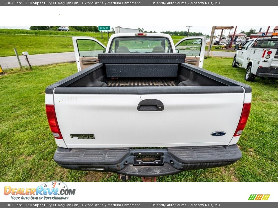 2004 Ford F350 Super Duty XL Regular Cab Oxford White / Medium Parchment Photo #20