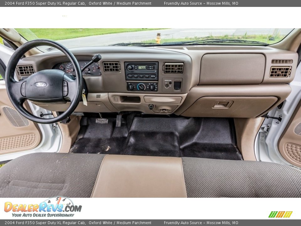 Dashboard of 2004 Ford F350 Super Duty XL Regular Cab Photo #24