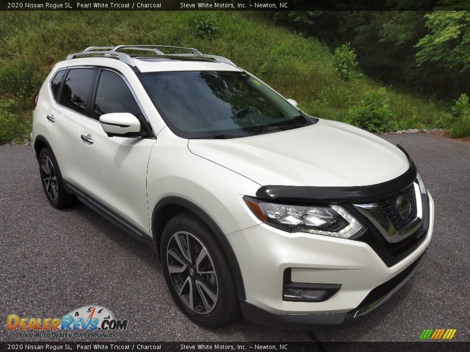 Front 3/4 View of 2020 Nissan Rogue SL Photo #4