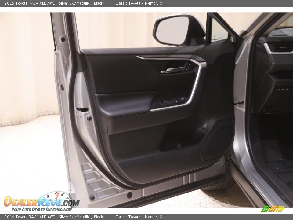 2019 Toyota RAV4 XLE AWD Silver Sky Metallic / Black Photo #4