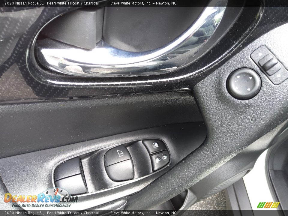 Controls of 2020 Nissan Rogue SL Photo #10