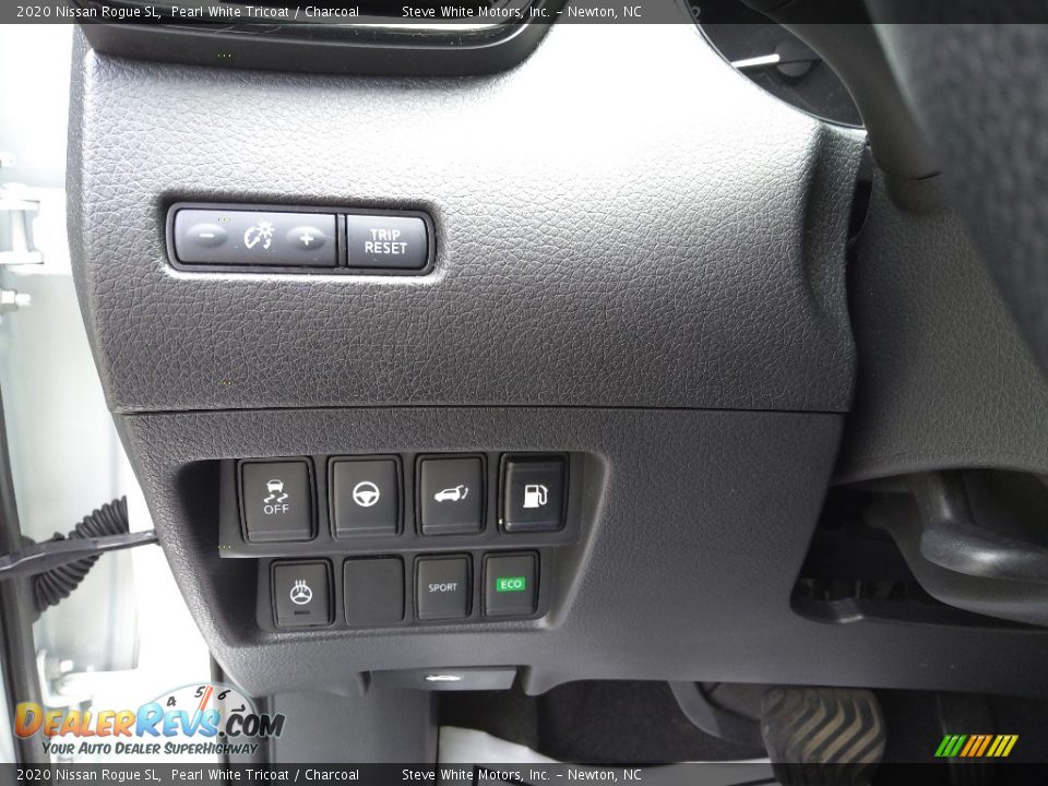 Controls of 2020 Nissan Rogue SL Photo #16