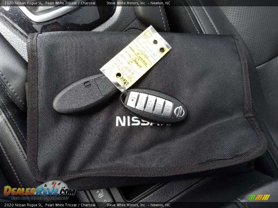 Keys of 2020 Nissan Rogue SL Photo #28