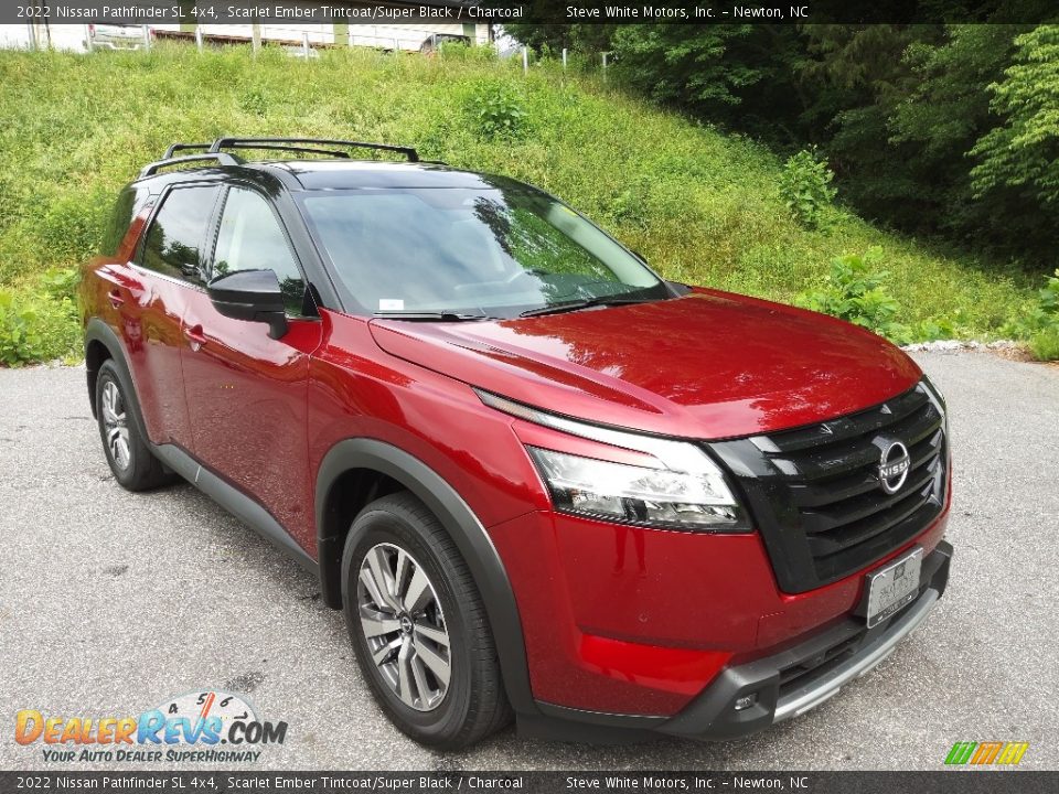 Front 3/4 View of 2022 Nissan Pathfinder SL 4x4 Photo #5
