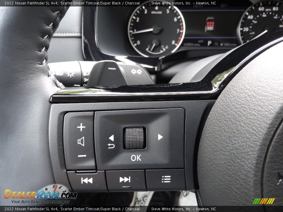 2022 Nissan Pathfinder SL 4x4 Steering Wheel Photo #20