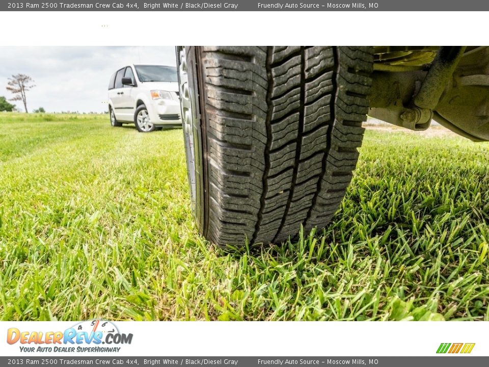 2013 Ram 2500 Tradesman Crew Cab 4x4 Bright White / Black/Diesel Gray Photo #12