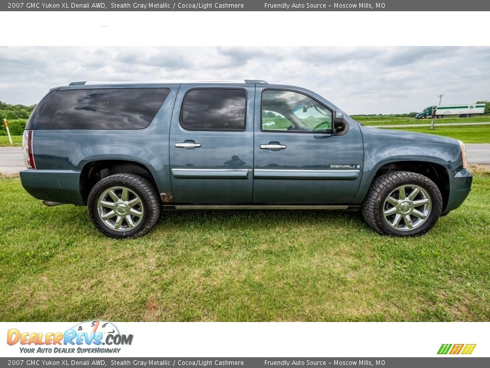 2007 GMC Yukon XL Denali AWD Stealth Gray Metallic / Cocoa/Light Cashmere Photo #3