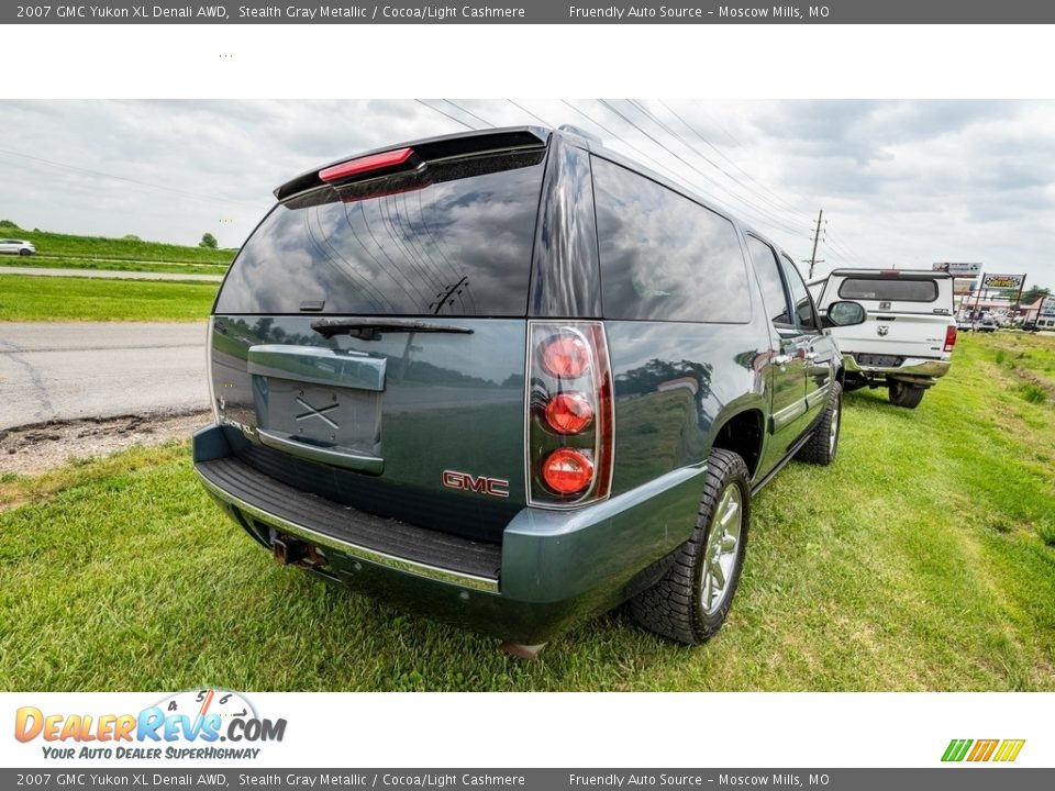 2007 GMC Yukon XL Denali AWD Stealth Gray Metallic / Cocoa/Light Cashmere Photo #4