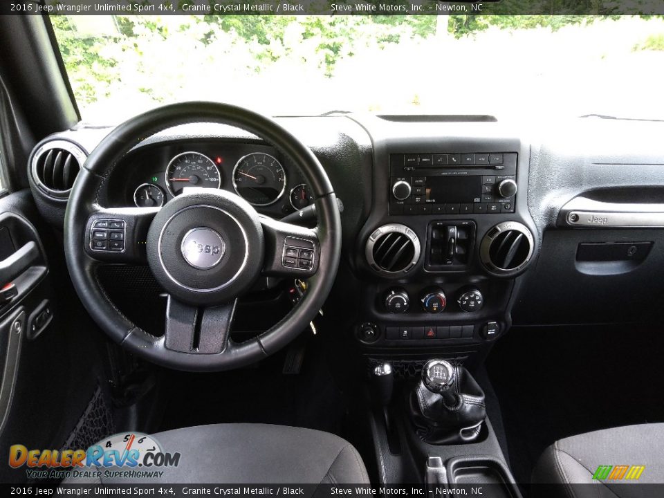 2016 Jeep Wrangler Unlimited Sport 4x4 Granite Crystal Metallic / Black Photo #17