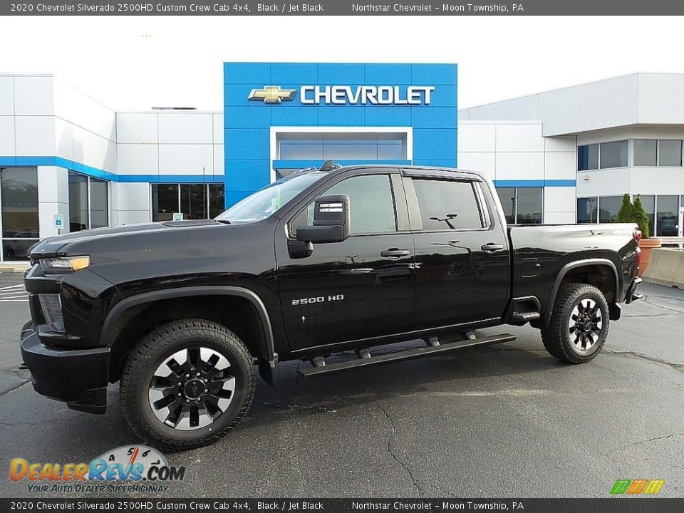 Front 3/4 View of 2020 Chevrolet Silverado 2500HD Custom Crew Cab 4x4 Photo #1