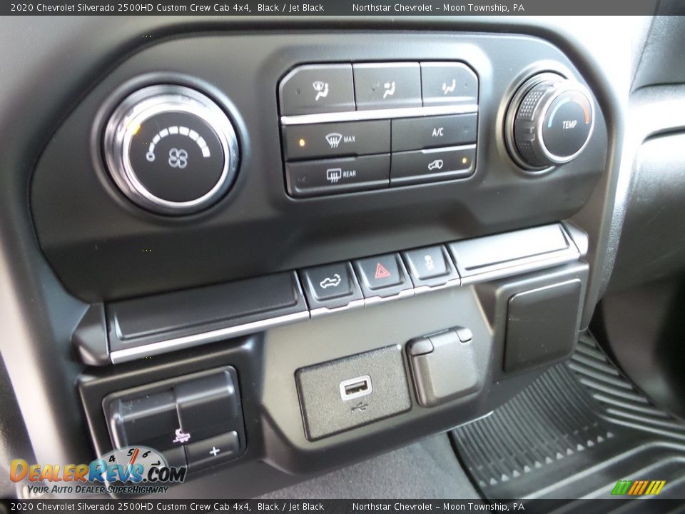 Controls of 2020 Chevrolet Silverado 2500HD Custom Crew Cab 4x4 Photo #27