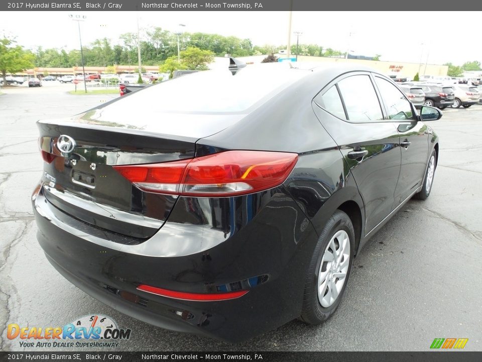 2017 Hyundai Elantra SE Black / Gray Photo #7