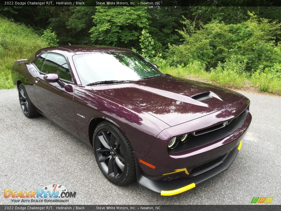 Front 3/4 View of 2022 Dodge Challenger R/T Photo #4