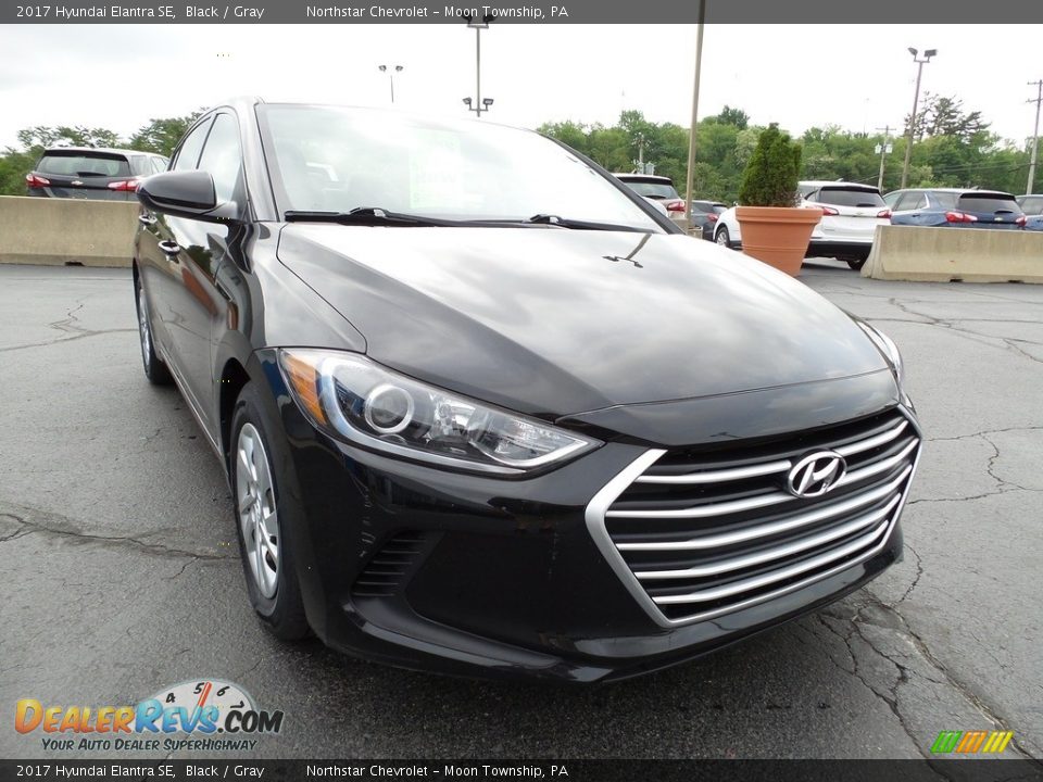 2017 Hyundai Elantra SE Black / Gray Photo #11