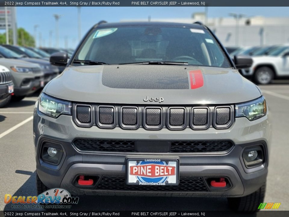 2022 Jeep Compass Trailhawk 4x4 Sting Gray / Black/Ruby Red Photo #2