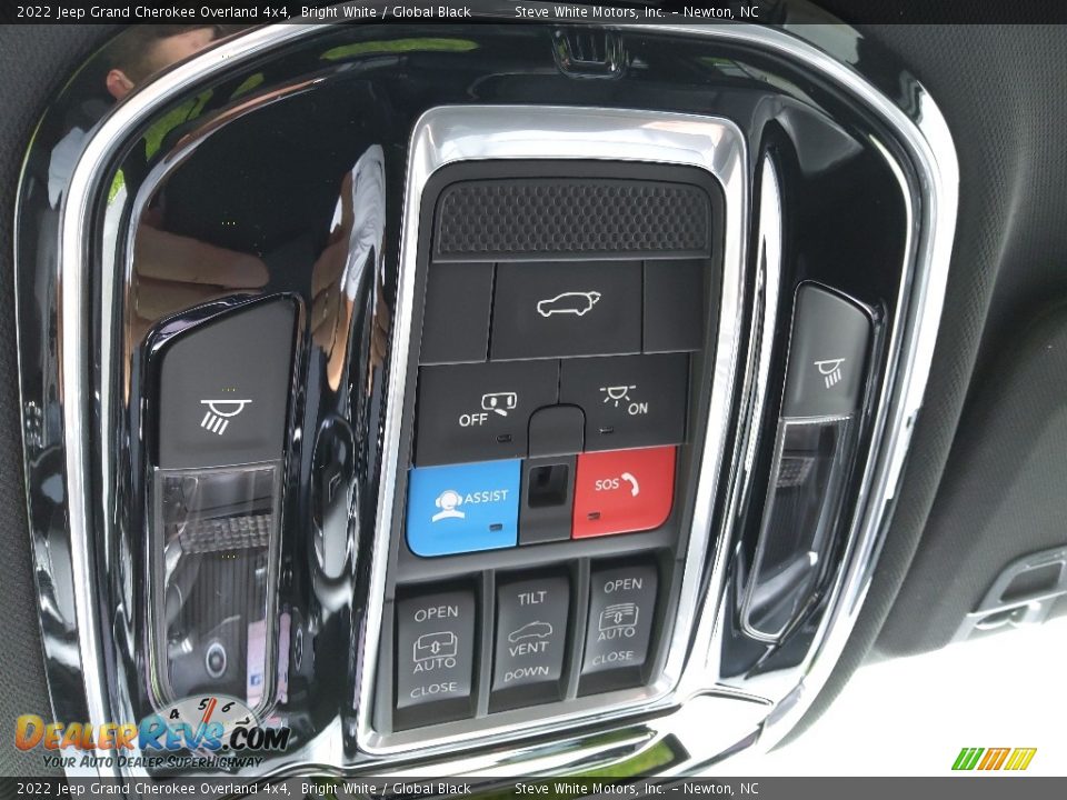 Controls of 2022 Jeep Grand Cherokee Overland 4x4 Photo #32