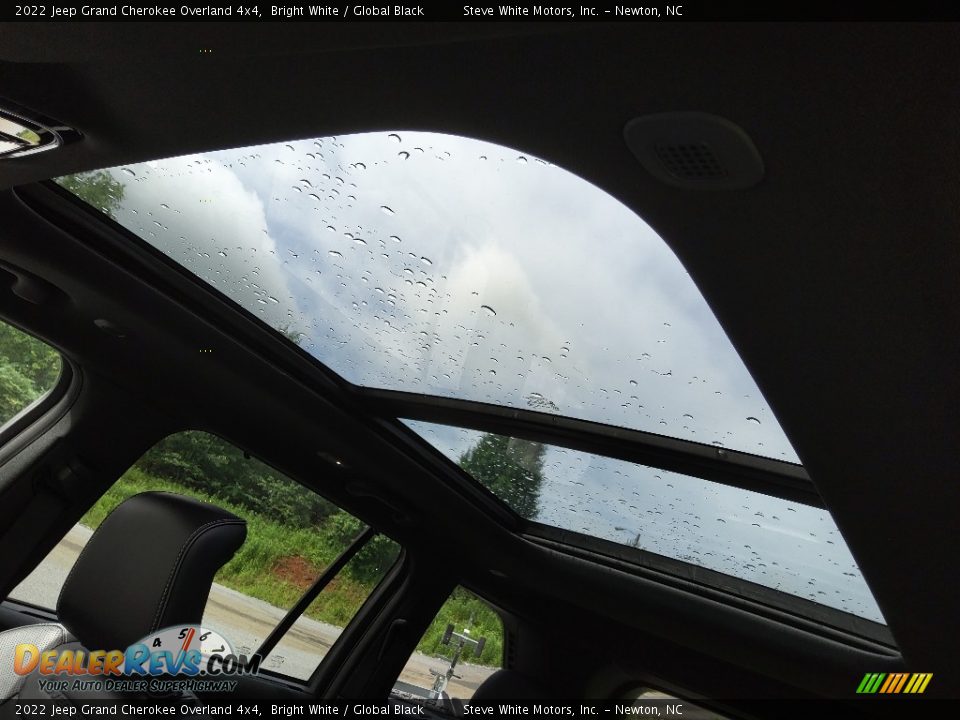 Sunroof of 2022 Jeep Grand Cherokee Overland 4x4 Photo #33