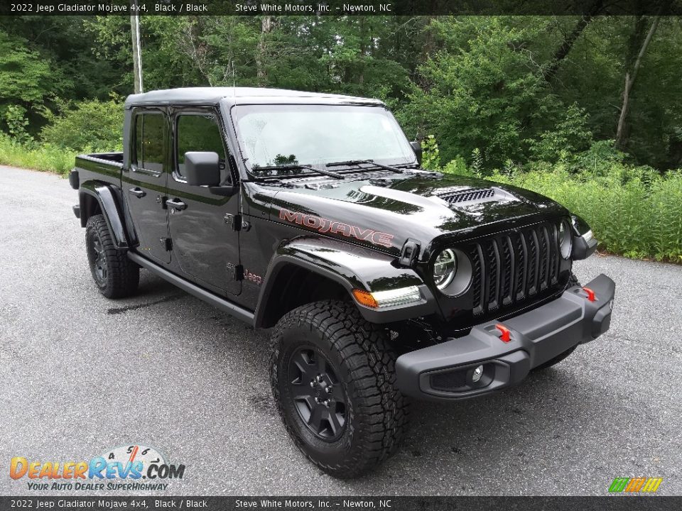 Front 3/4 View of 2022 Jeep Gladiator Mojave 4x4 Photo #4