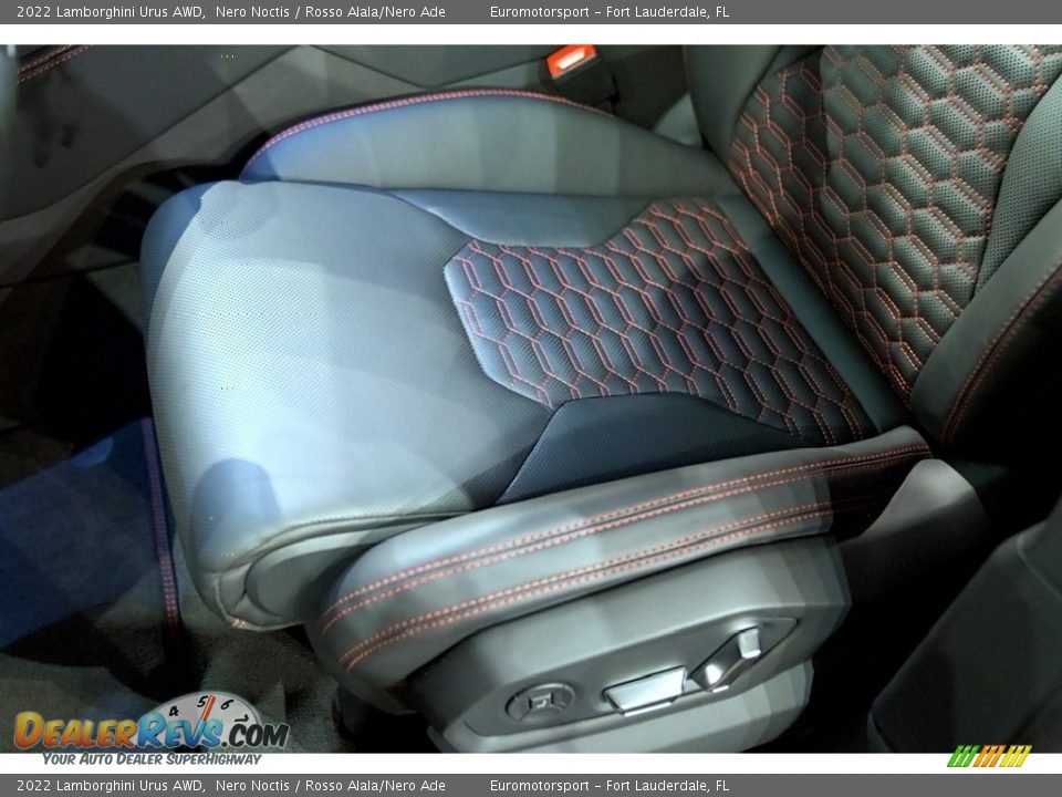 Front Seat of 2022 Lamborghini Urus AWD Photo #20