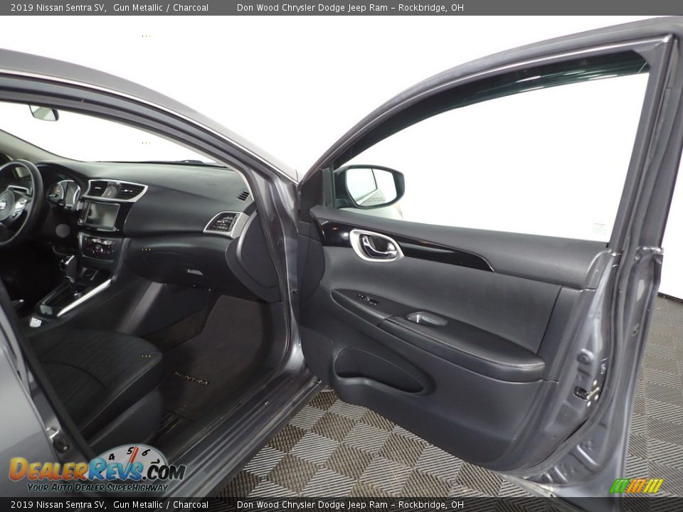 2019 Nissan Sentra SV Gun Metallic / Charcoal Photo #24