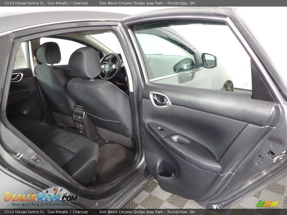 2019 Nissan Sentra SV Gun Metallic / Charcoal Photo #26