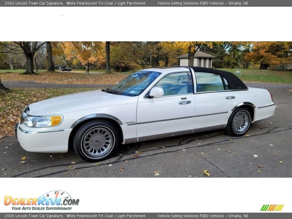 2000 Lincoln Town Car Signature White Pearlescent Tri-Coat / Light Parchment Photo #1