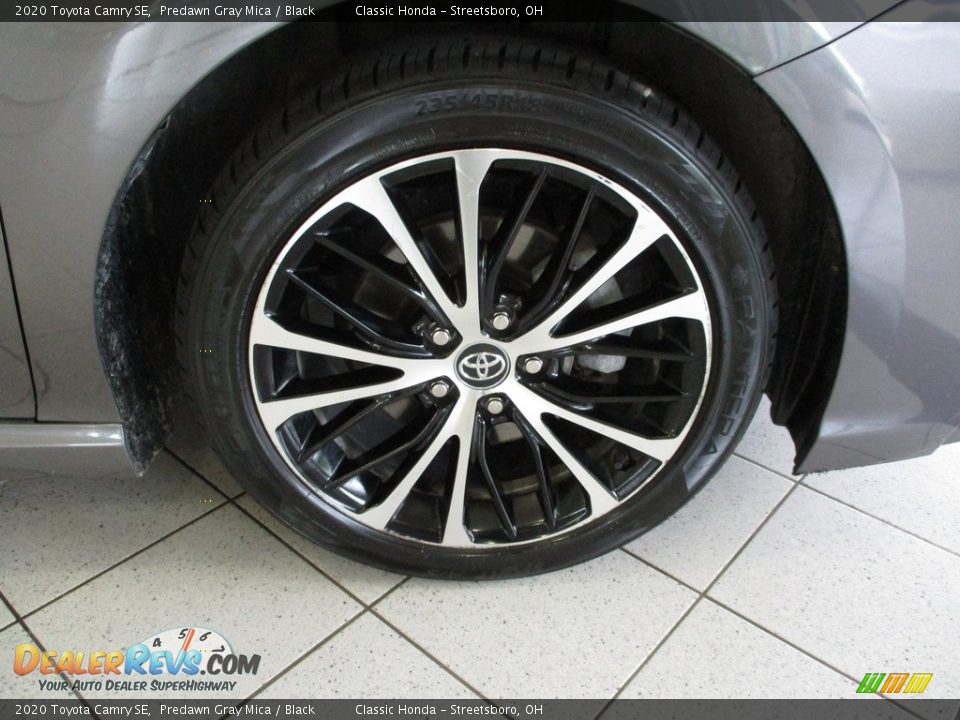 2020 Toyota Camry SE Predawn Gray Mica / Black Photo #5