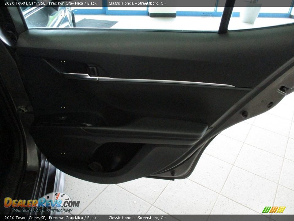 2020 Toyota Camry SE Predawn Gray Mica / Black Photo #17