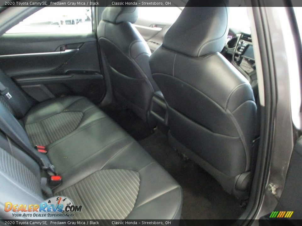 2020 Toyota Camry SE Predawn Gray Mica / Black Photo #18
