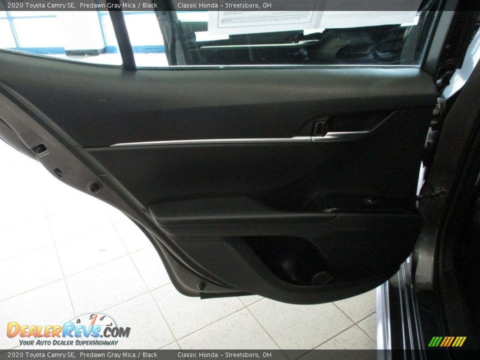 2020 Toyota Camry SE Predawn Gray Mica / Black Photo #22