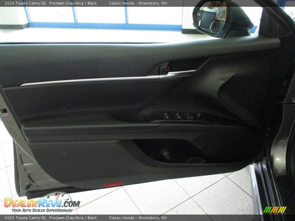 2020 Toyota Camry SE Predawn Gray Mica / Black Photo #25