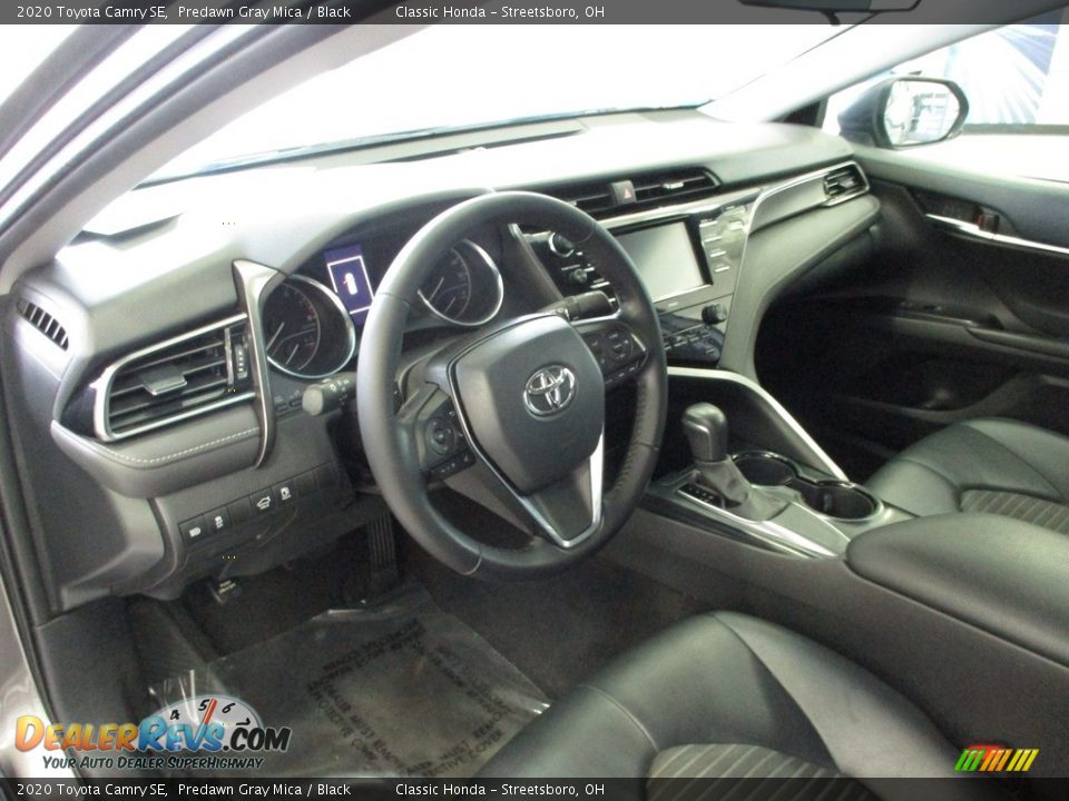 2020 Toyota Camry SE Predawn Gray Mica / Black Photo #26