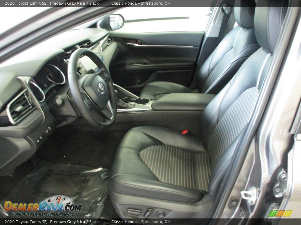 2020 Toyota Camry SE Predawn Gray Mica / Black Photo #27