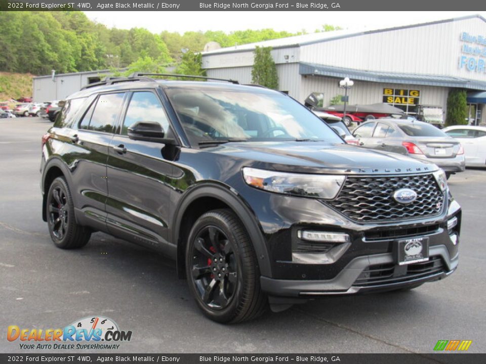 Front 3/4 View of 2022 Ford Explorer ST 4WD Photo #7