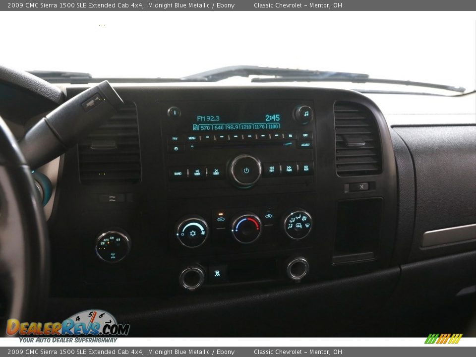 Controls of 2009 GMC Sierra 1500 SLE Extended Cab 4x4 Photo #9
