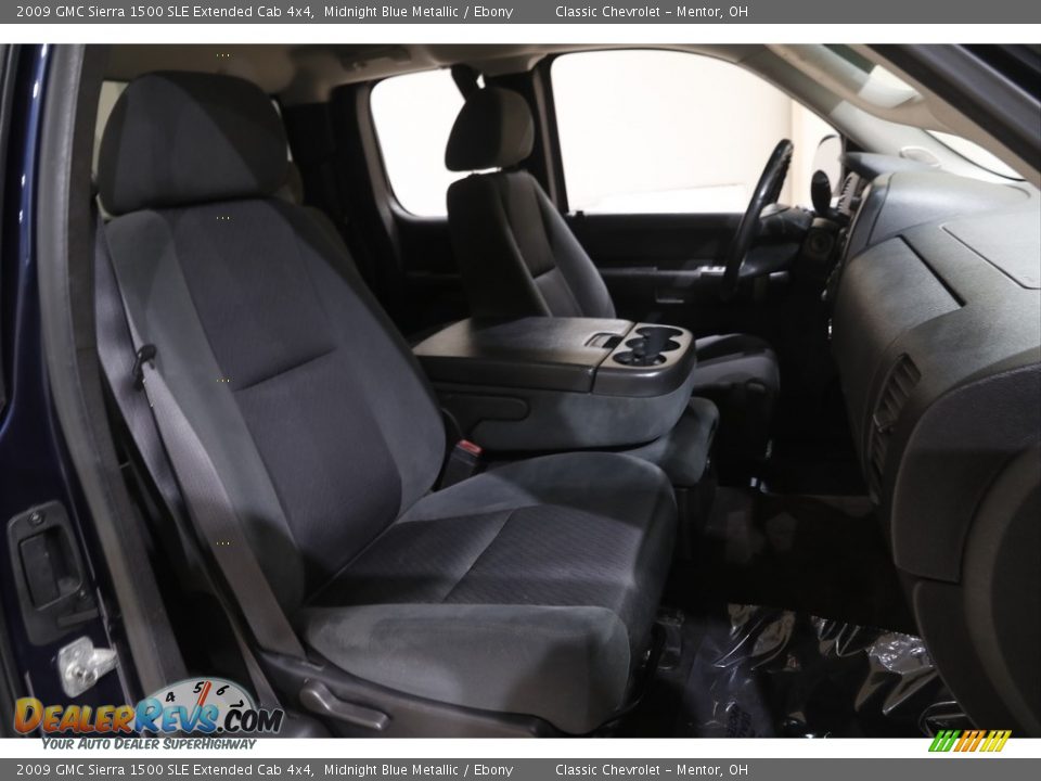 Front Seat of 2009 GMC Sierra 1500 SLE Extended Cab 4x4 Photo #11
