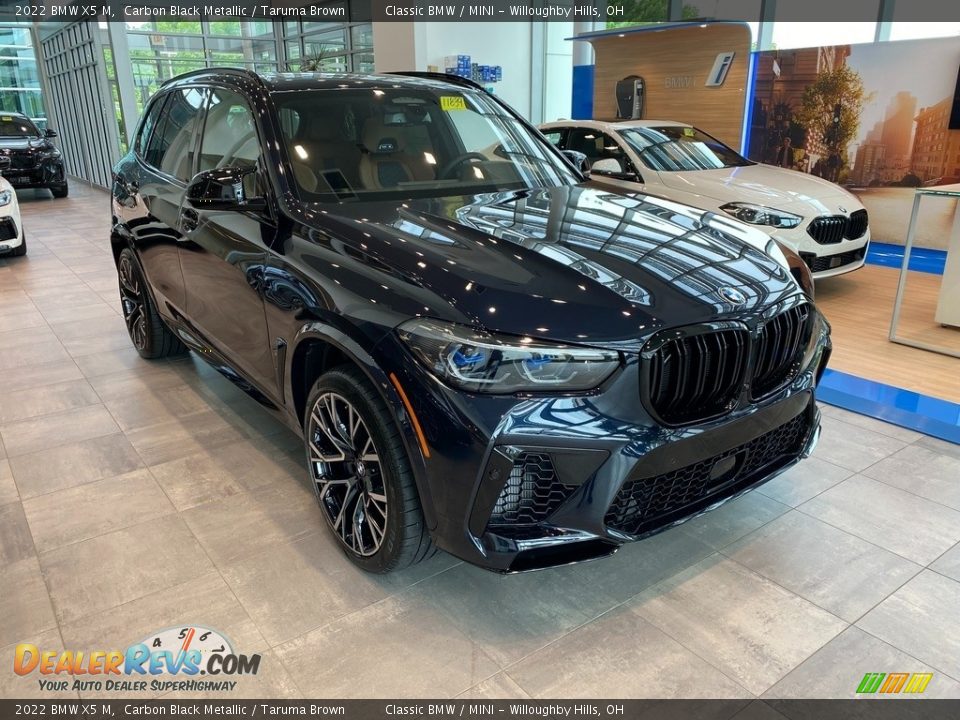 Front 3/4 View of 2022 BMW X5 M  Photo #1