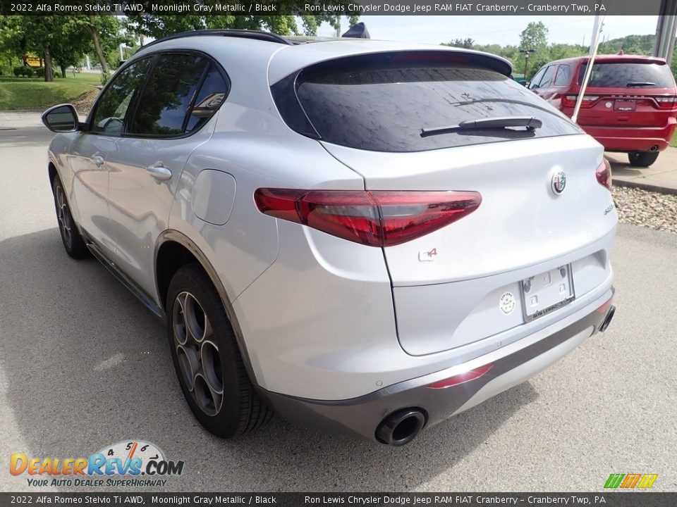 2022 Alfa Romeo Stelvio Ti AWD Moonlight Gray Metallic / Black Photo #5