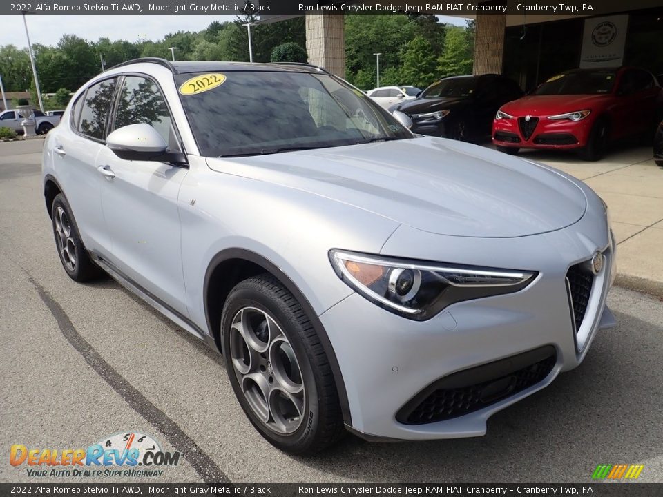 Front 3/4 View of 2022 Alfa Romeo Stelvio Ti AWD Photo #9