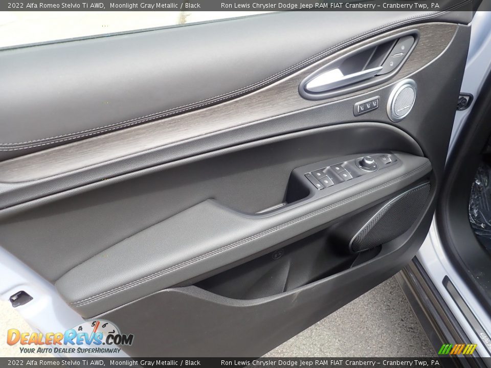 2022 Alfa Romeo Stelvio Ti AWD Moonlight Gray Metallic / Black Photo #14