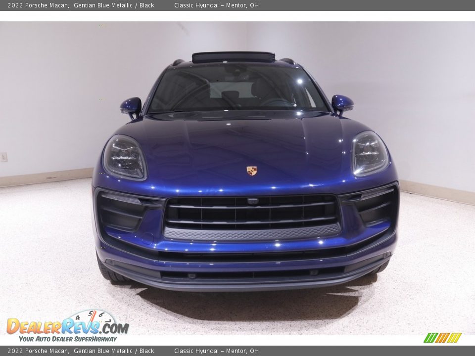 2022 Porsche Macan Gentian Blue Metallic / Black Photo #2